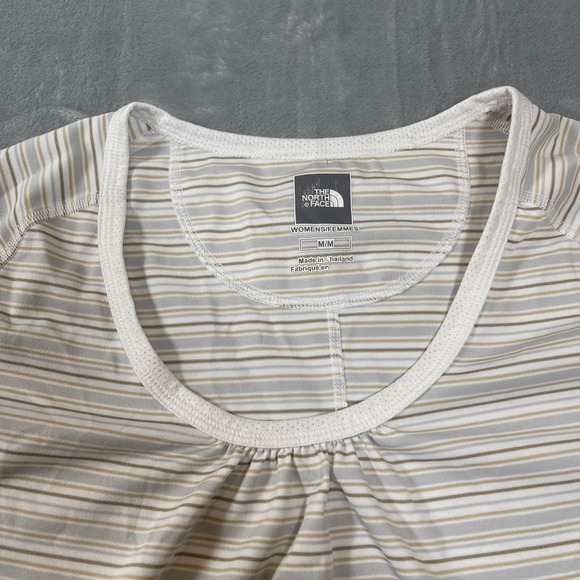The North Face Womens T Shirt Size M Athletic Short Sleeve Moisture Wicking - Picture 2 of 7
